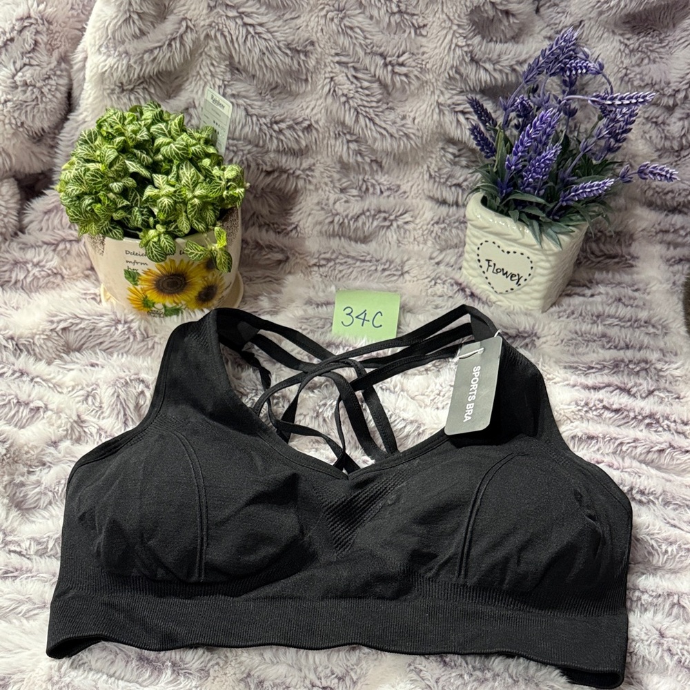 True & Co. Black Strappy sports bra size XL
Brand new. Never worn. With tags.